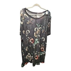 Torrid Black Floral Short Sleeve Top